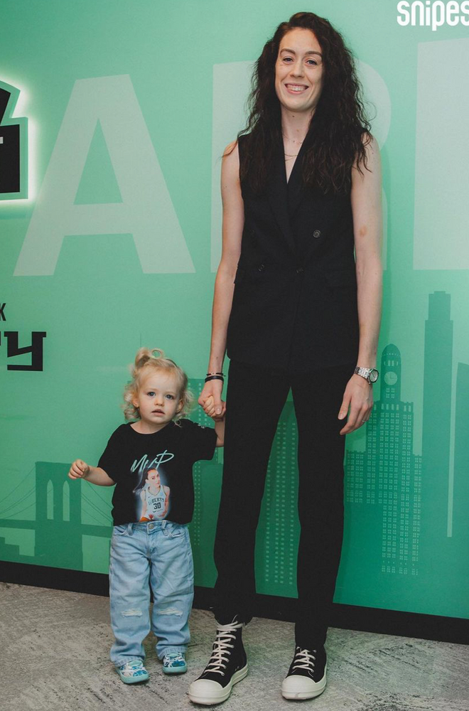 Stewart graciously accepted the award on the eve of Game 2 of the WNBA semifinals. Photo: NY Liberty Instagram